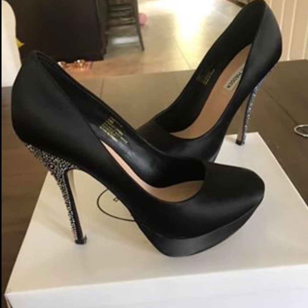 Black Pumps - image 2